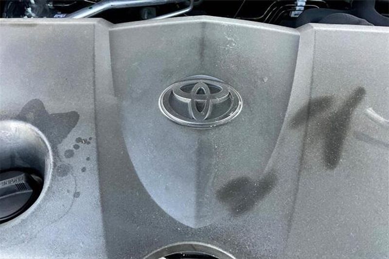 Used 2022 Toyota Camry SEImage 32