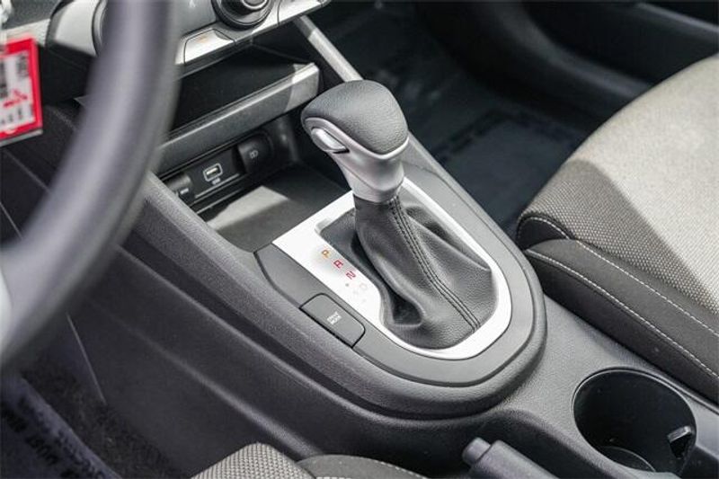 2024 Kia Forte LXSImage 20