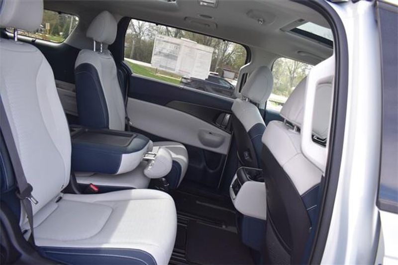 2025 Kia Carnival SX PrestigeImage 15