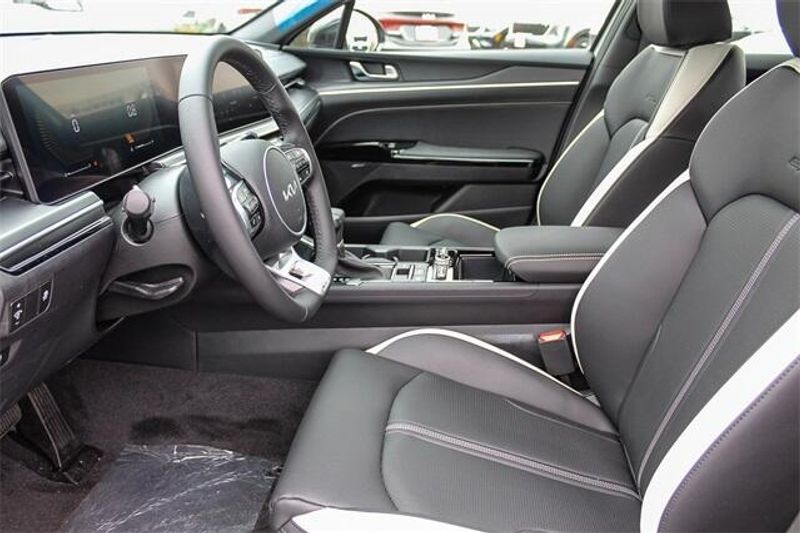2025 Kia K5 GT-LineImage 11