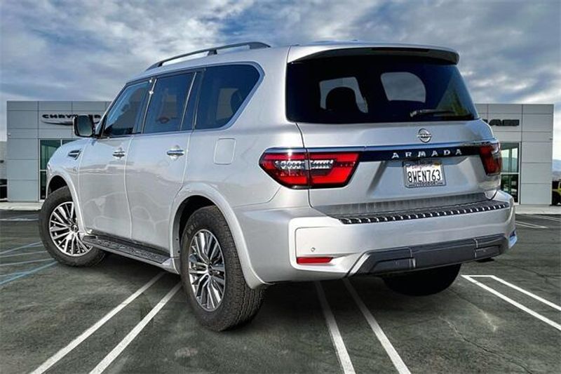 2021 Nissan Armada SV photo 3