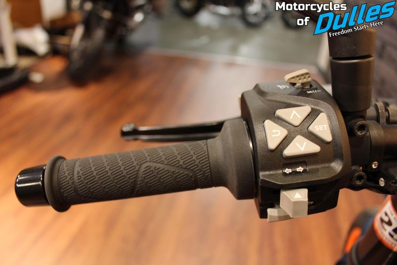 2023 KTM 890 DUKE R Image 12