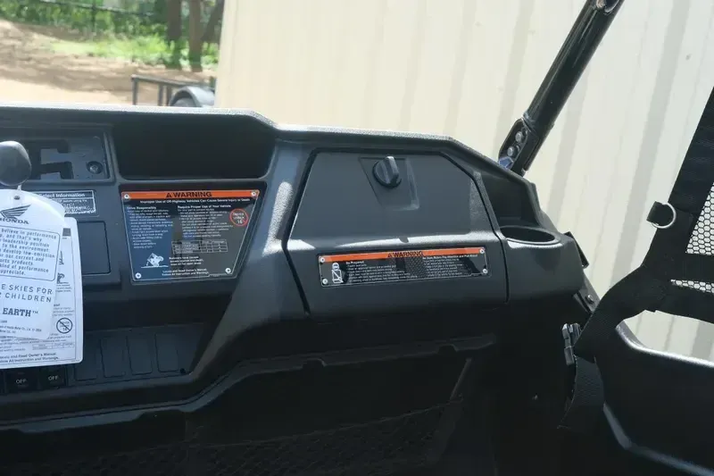 NEW 2025 HONDA PIONEER 10006 DELUXE Image 9