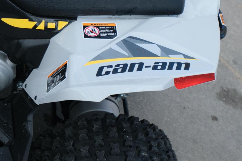 New 2025 Can-Am RENEGADE 110 EFI CATALYST GRAY AND NEO YELLOW Image 12