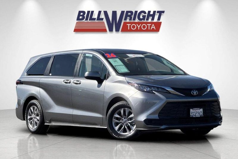 Used 2026 Toyota Sienna LEImage 1