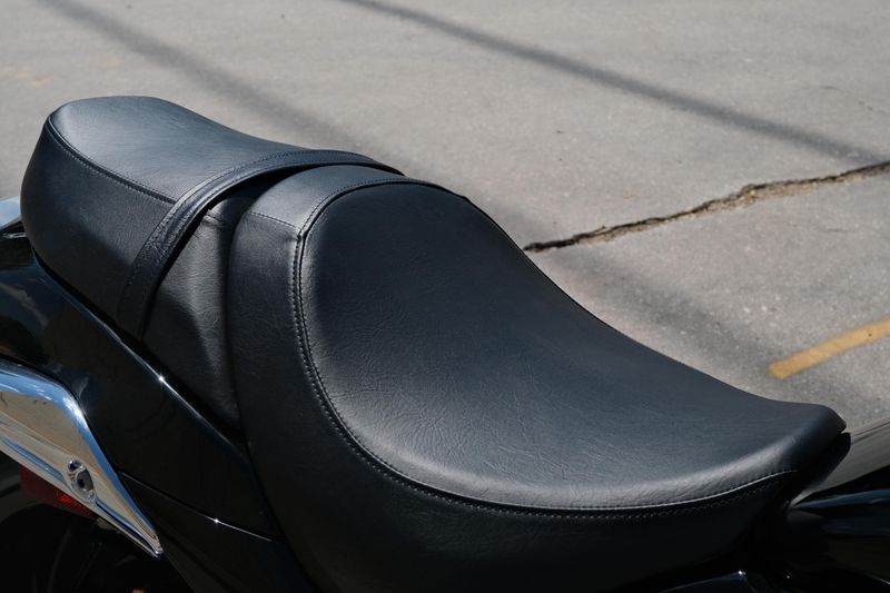 NEW 2025 SUZUKI BOULEVARD M109R Image 13