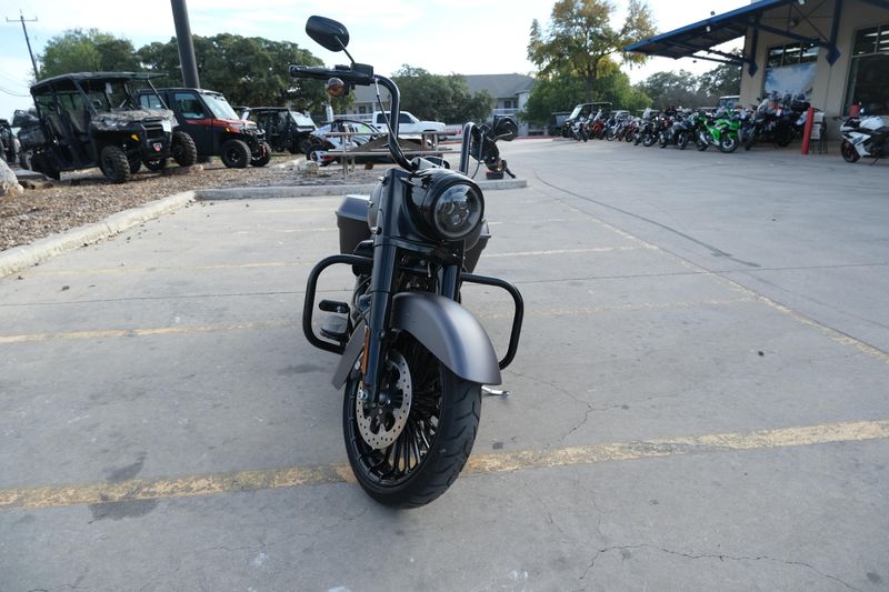 2017 HARLEY ROAD KING SPECIAL BLACKImage 3