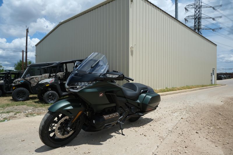 2024 Honda GOLDWING DCT MATTE ARMORED GREEN METALLICImage 17