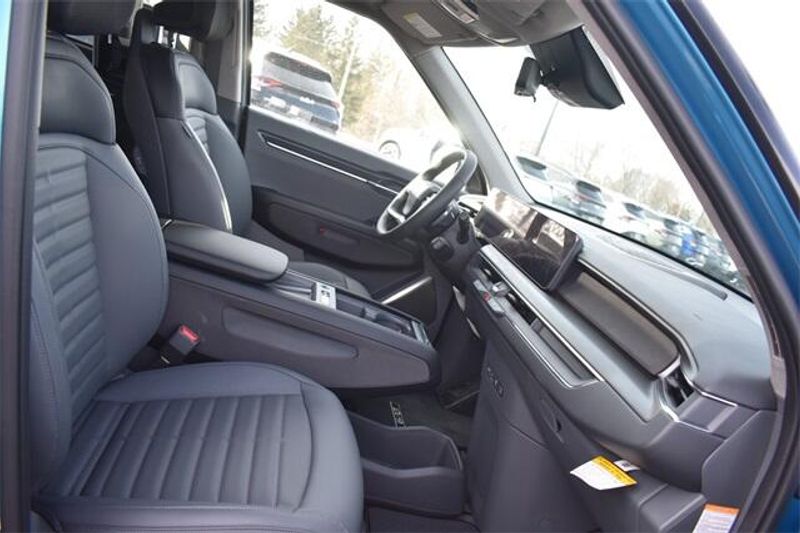 2025 Kia EV9 LandImage 15