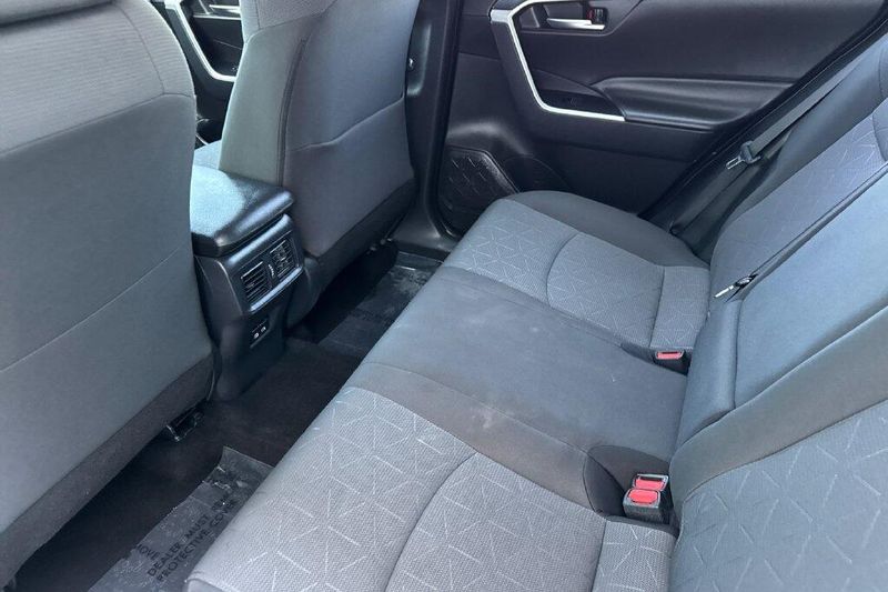 Used 2025 Toyota RAV4 XLEImage 11