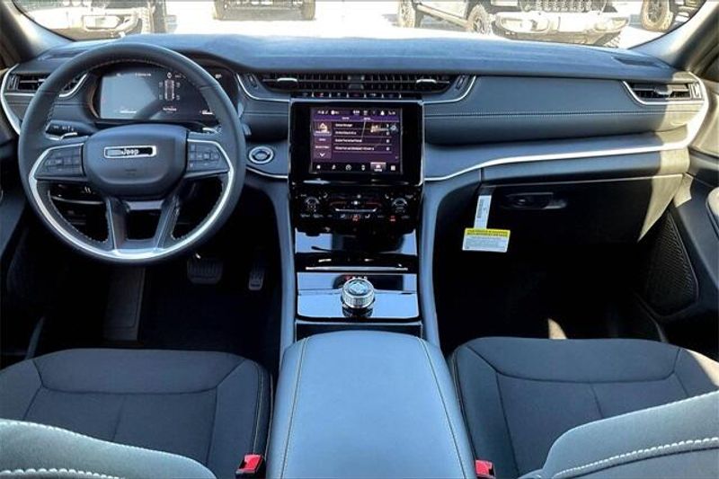 New 2025 Jeep Grand Cherokee Laredo X 4x4Image 4