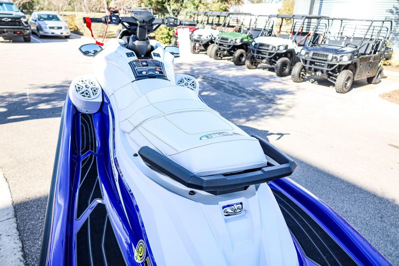 2025 Yamaha GP SVHO WITH AUDIO WHITE AND RACING BLUE Image 10