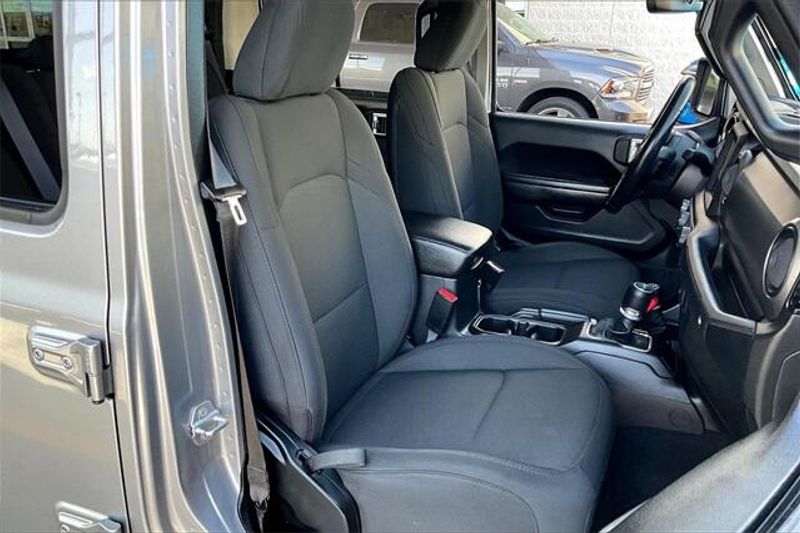 Used 2021 Jeep Gladiator WillysImage 6