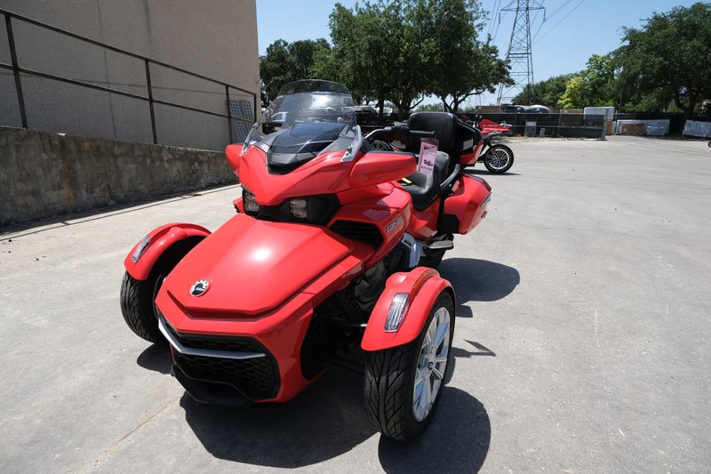 2024 Can-Am SPYDER F3 LIMITED PLASMA REDImage 5