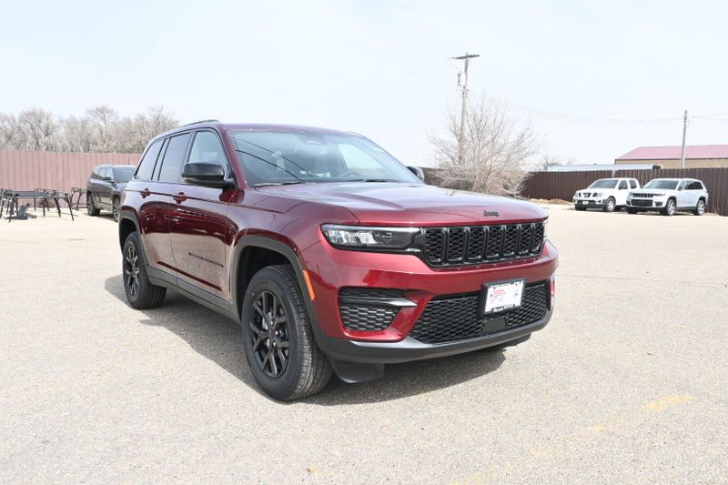 2025 Jeep Grand Cherokee Altitude XImage 2