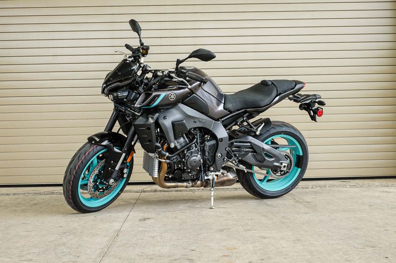 2024 Yamaha MT10 MIDNIGHT CYANImage 12