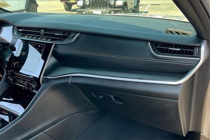 2023 Jeep Grand Cherokee Altitude photo 14