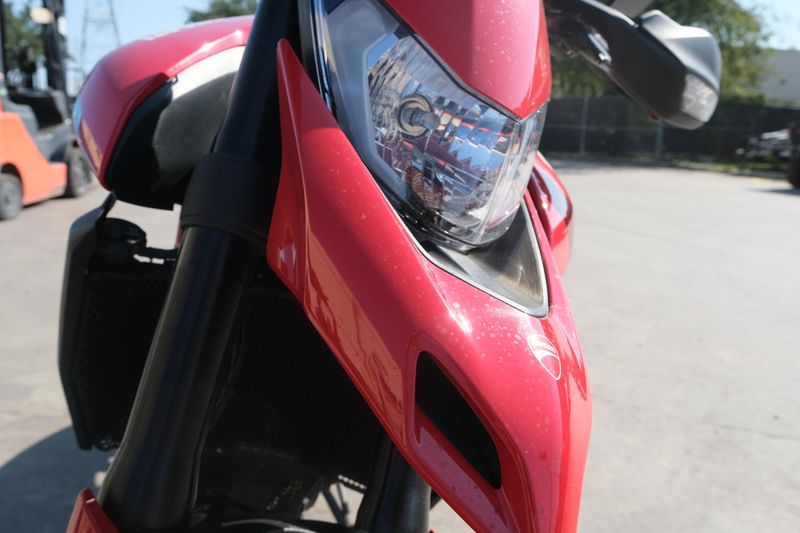 USED 2021 DUCATI HYPERMOTARD 950 Image 9