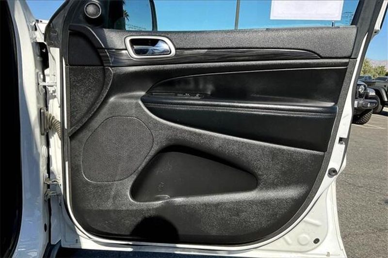 Used 2019 Jeep Grand Cherokee Laredo EImage 23