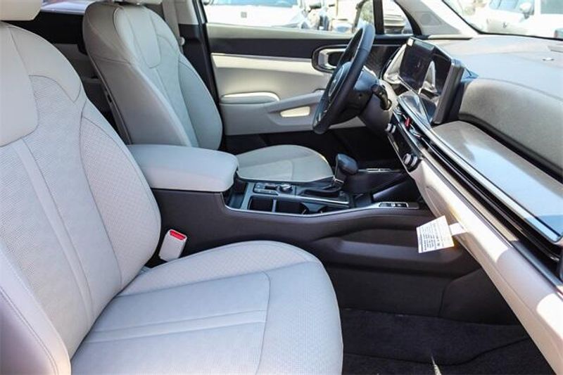 2025 Kia Sorento SImage 10