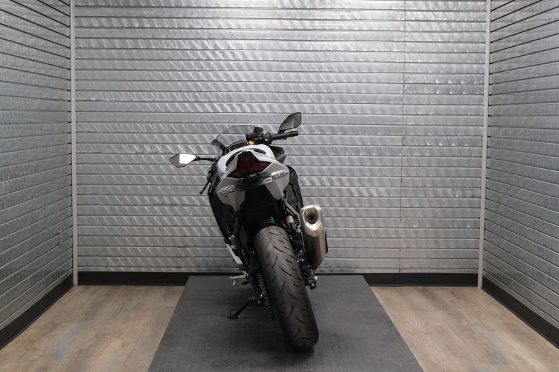 USED 2025 KAWASAKI NINJA ZX4RR ABS Image 4