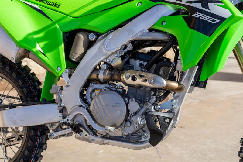 2025 Kawasaki KX250X LIME GREENImage 10