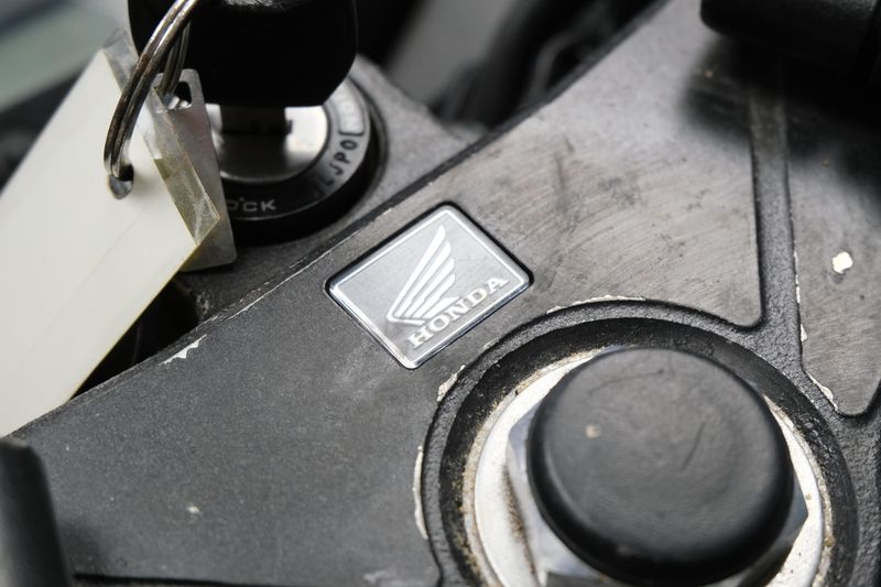 USED 2021 HONDA CBR300R Image 16