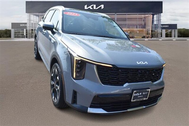New 2025 Kia Sorento SXImage 9