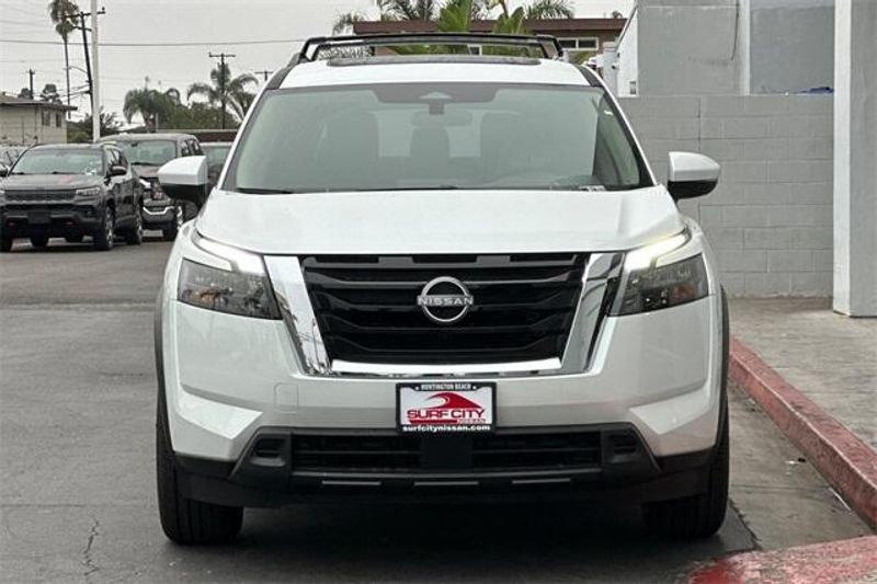 New 2025 Nissan Pathfinder SVImage 6