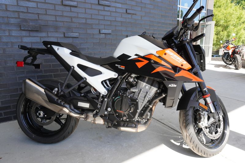 New 2027 KTM 990 DUKE 