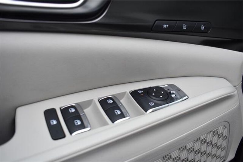 2025 Kia Carnival SX PrestigeImage 23