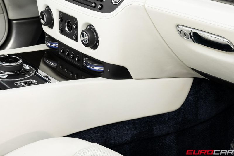 Used 2019 Rolls-Royce Dawn *FACTORY TWO-TONE * IMMACULATE CONDITION*Image 32