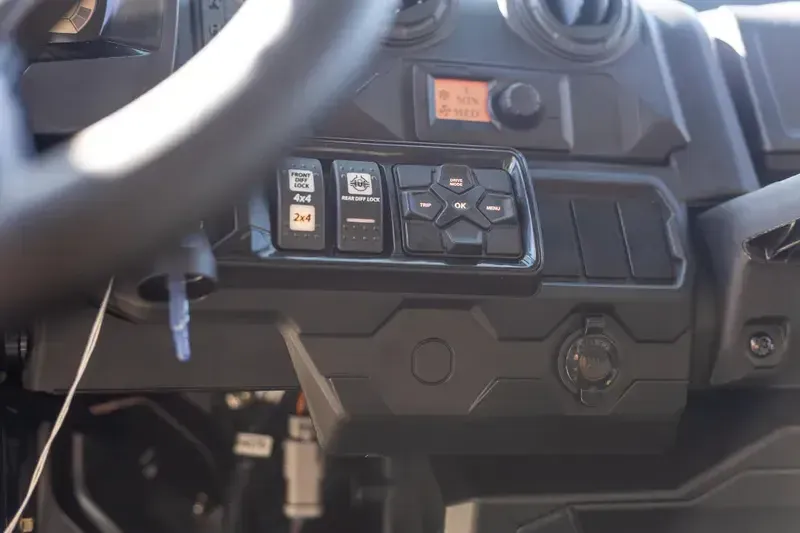 2025 Can-Am DEFENDER MAX LIMITED CAB HD10 WILDLAND CAMO Image 11