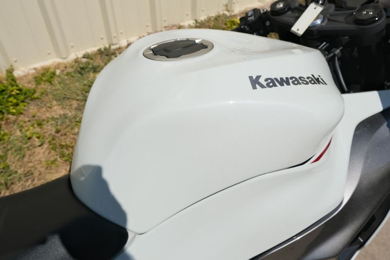 USED 2024 KAWASAKI NINJA ZX6R Image 14