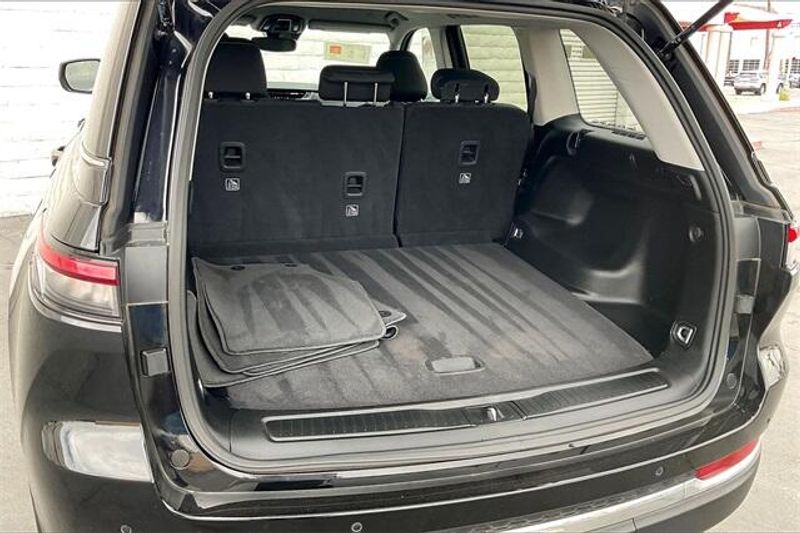 2023 Jeep Grand Cherokee LaredoImage 33