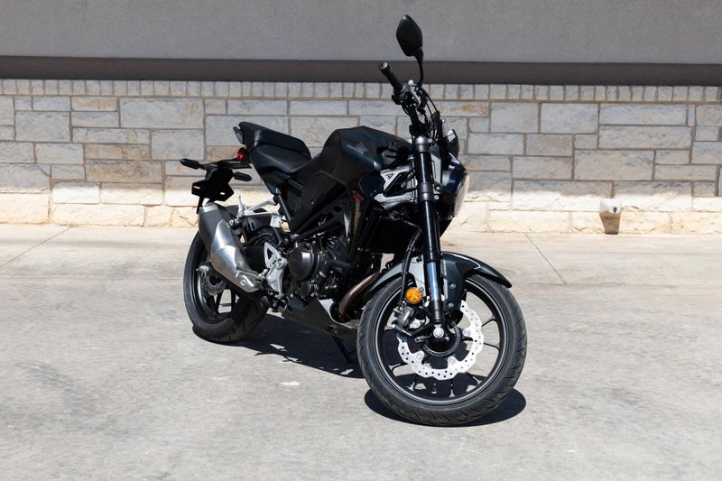 2025 Honda CB300R ABS Image 1