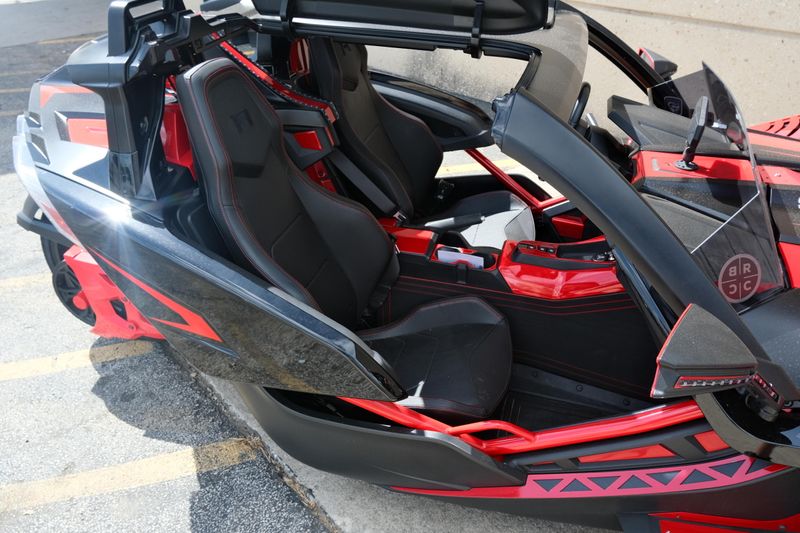 2020 Polaris SLINGSHOT R BLACK AND RED Image 13