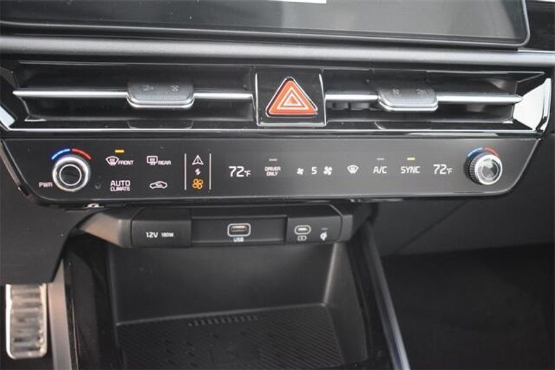 New 2025 Kia Niro EX TouringImage 30