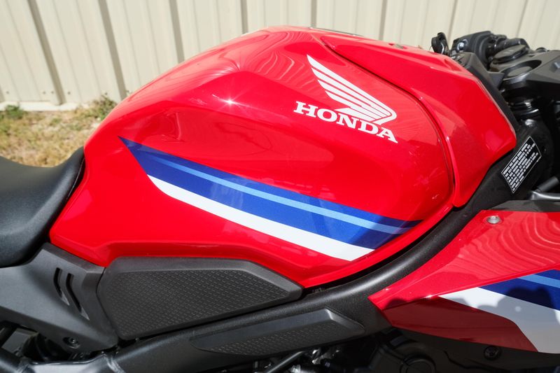 NEW 2025 HONDA CBR650R ECLUTCH Image 12