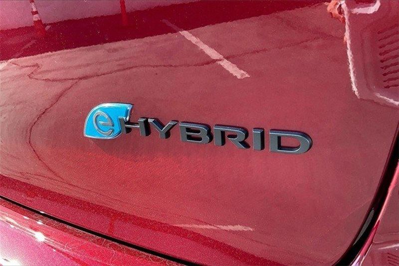 2023 Chrysler Pacifica Plug-in Hybrid Touring LImage 13