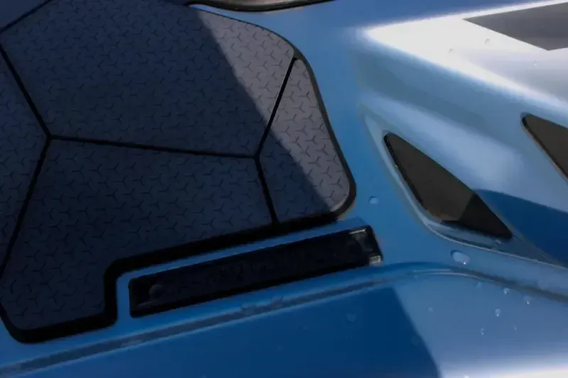 2025 SEADOO RXTX 325 WITH SOUND SYSTEM ICE METAL AND MANTA GREEN Image 9