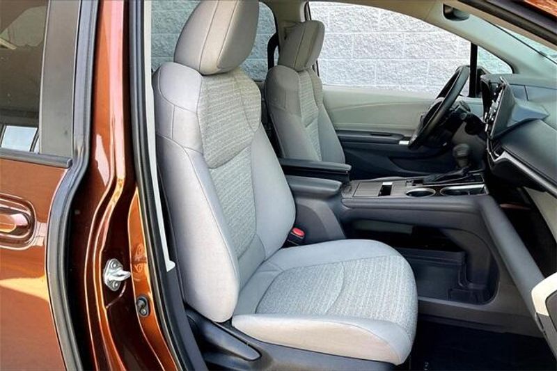 Used 2022 Toyota Sienna LE HybridImage 6
