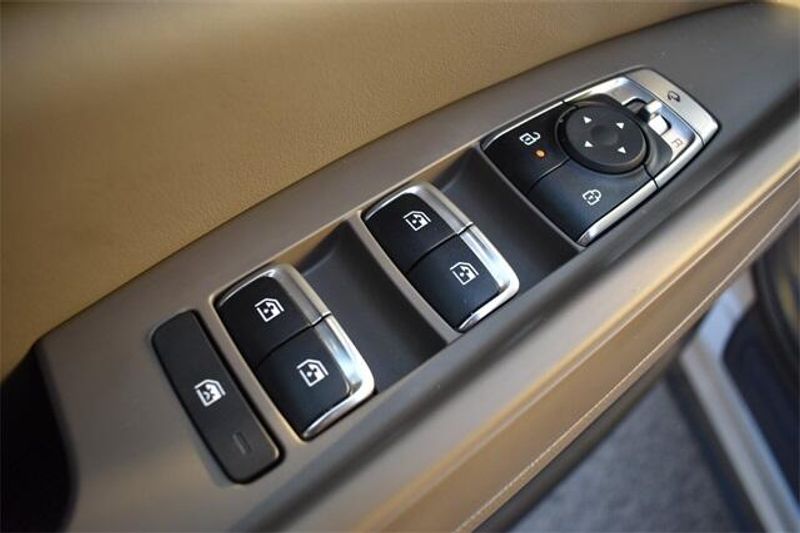 New 2025 Kia Carnival Hybrid EXImage 22