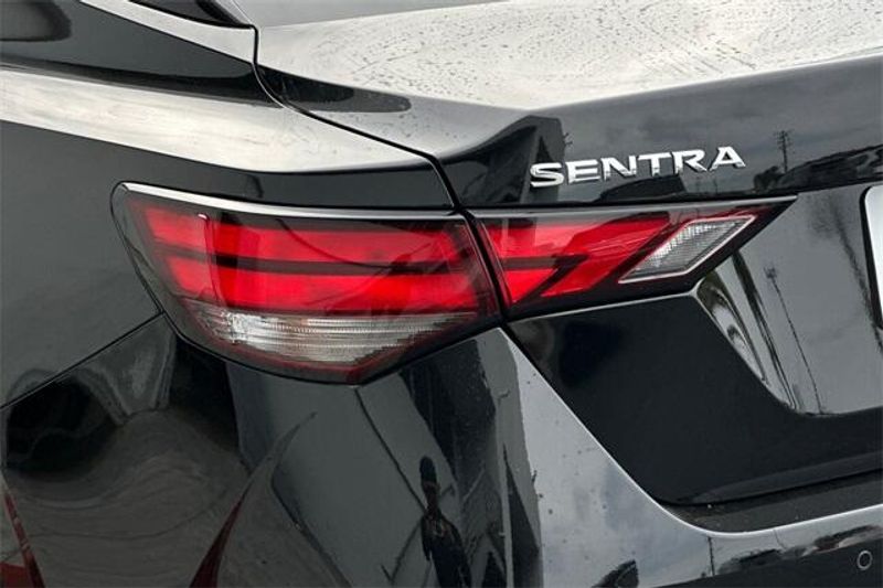 New 2025 Nissan Sentra SVImage 21