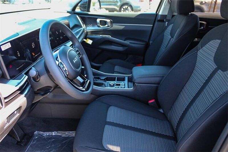 2025 Kia Sorento LXImage 10
