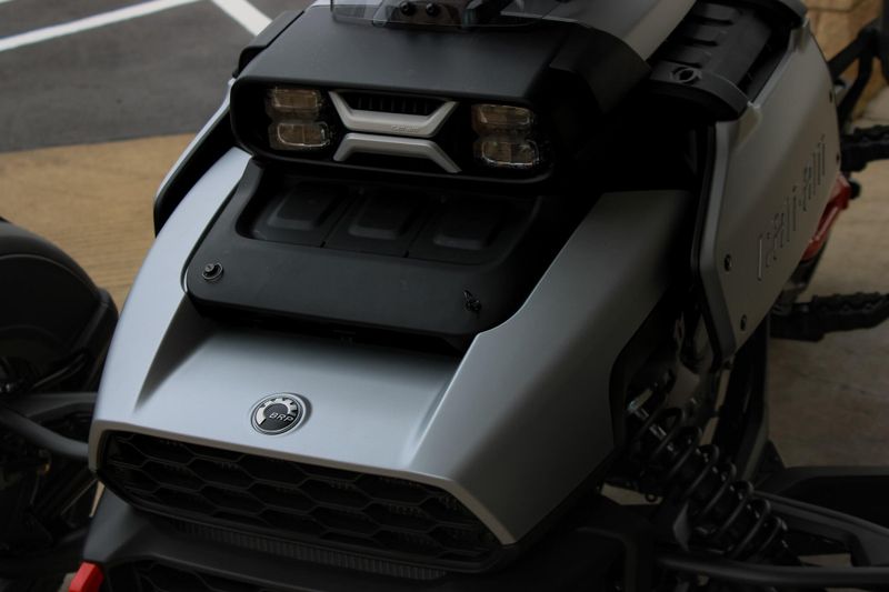2025 Can-Am CANYON XT STERLING SILVER SATIN Image 16