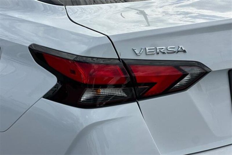 New 2025 Nissan Versa 1.6 SImage 21