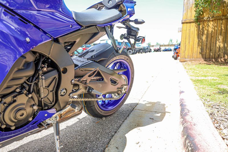 NEW 2026 YAMAHA YZF-R1 Image 4