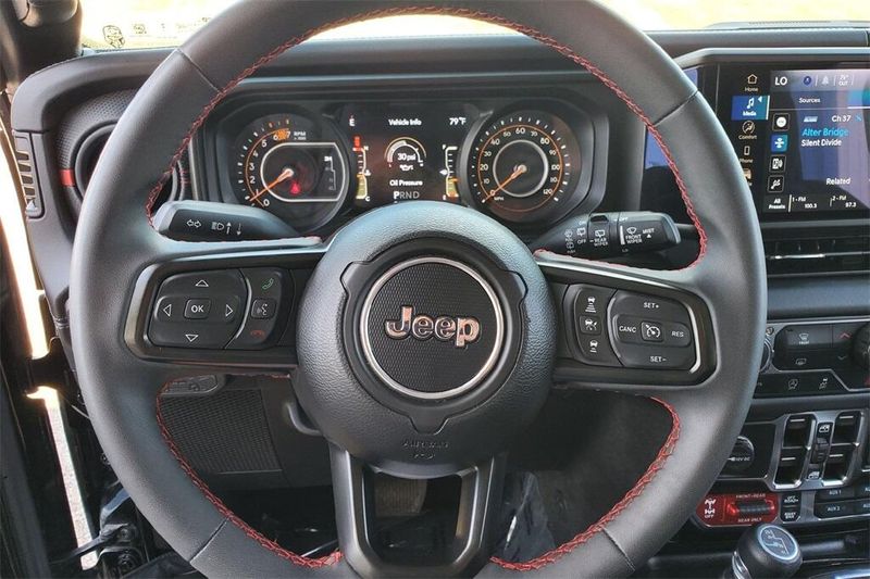 2024 Jeep Wrangler Rubicon photo 12
