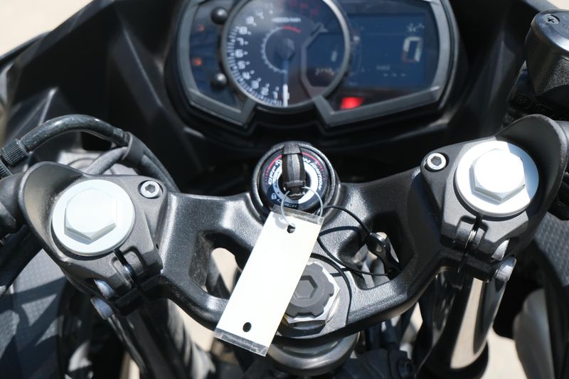 2023 Kawasaki NINJA 400 ABS METALLIC CARBON GRAY AND METALLIC MATTE CARBON GRAY Image 12